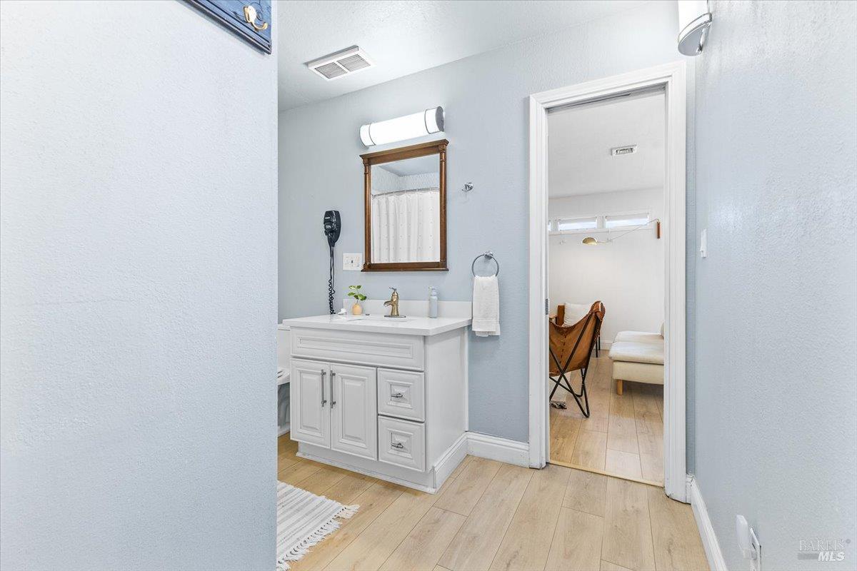 Detail Gallery Image 21 of 38 For 563 Windsor River Rd, Windsor,  CA 95492 - 3 Beds | 3 Baths