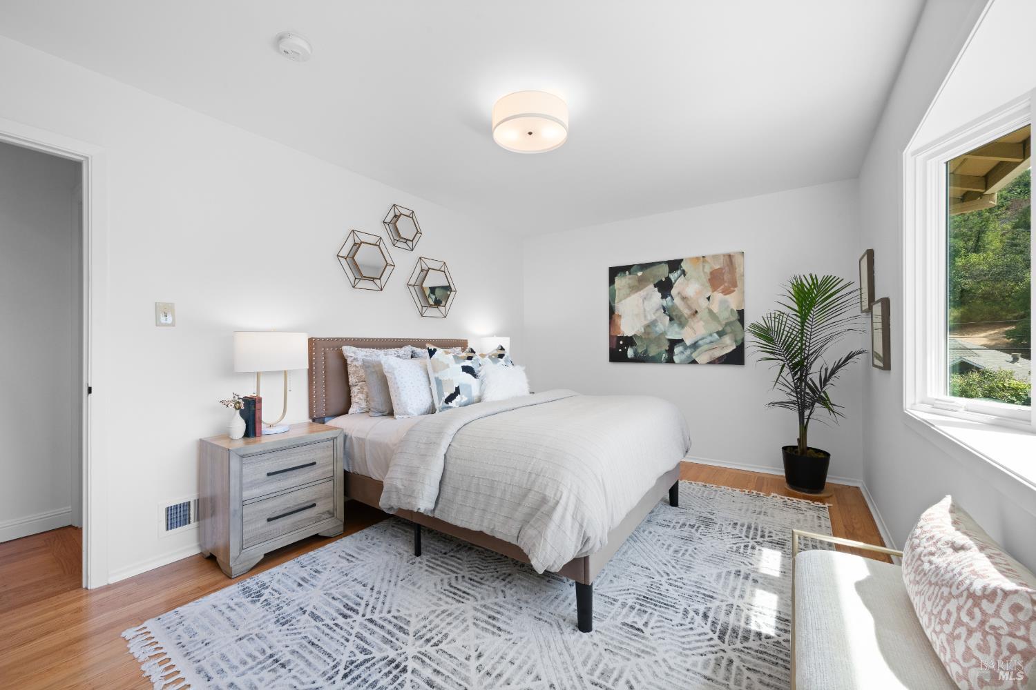 Detail Gallery Image 11 of 16 For 235 Mountain View Ave, San Rafael,  CA 94901 - 2 Beds | 1 Baths