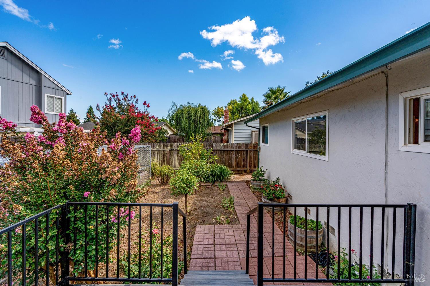 Detail Gallery Image 23 of 27 For 3782 Oxford St, Napa,  CA 94558 - 3 Beds | 2 Baths