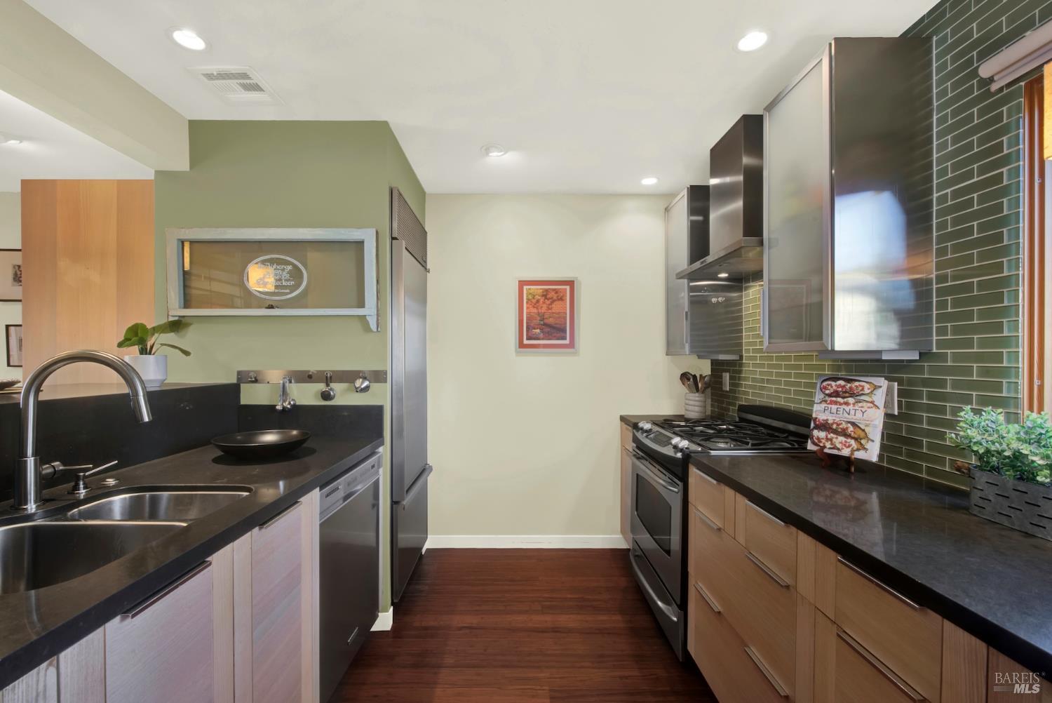 Detail Gallery Image 39 of 97 For 927 Marina Dr, Napa,  CA 94559 - 3 Beds | 2/1 Baths