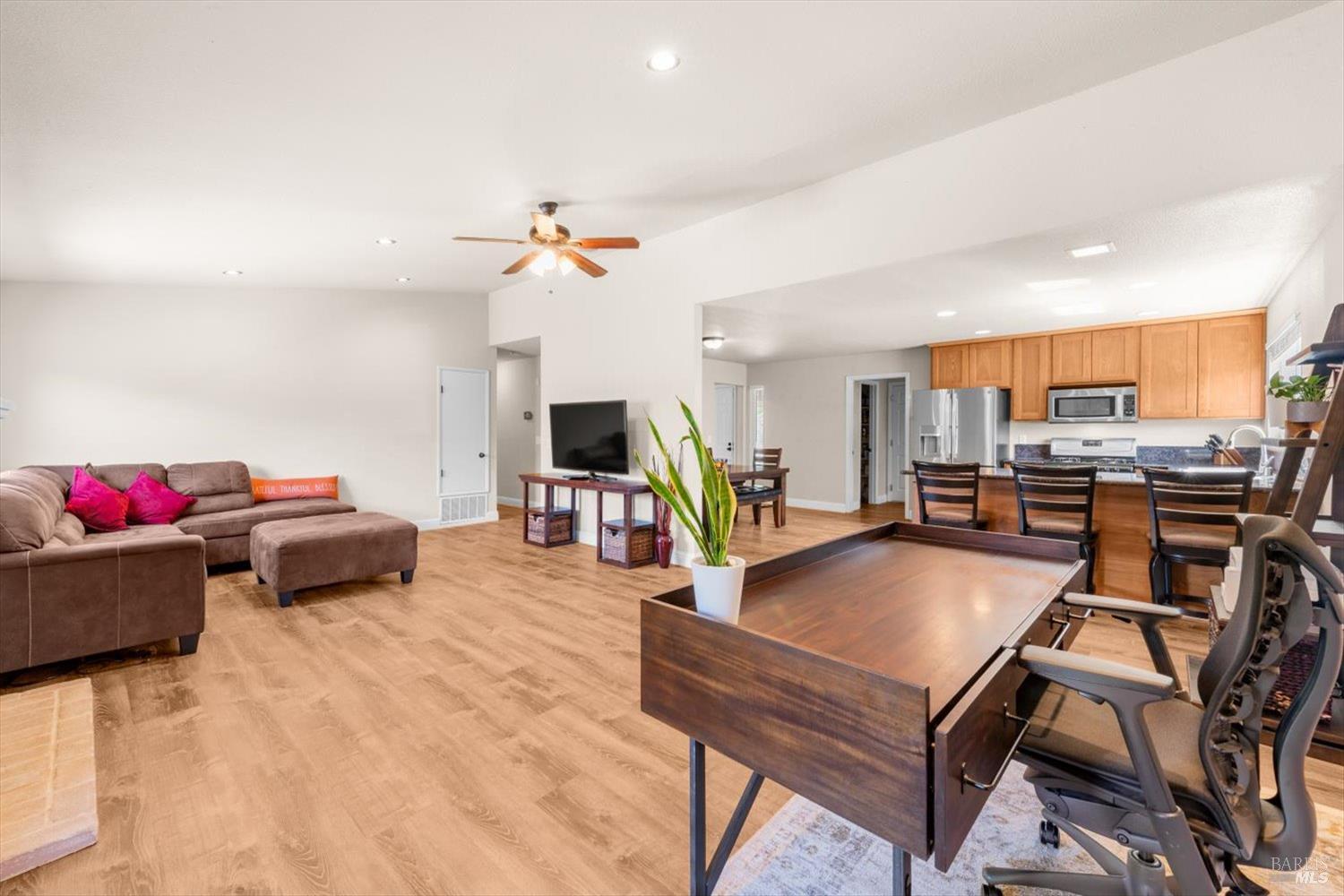 Detail Gallery Image 15 of 46 For 420 Temple Dr, Vacaville,  CA 95687 - 3 Beds | 2 Baths