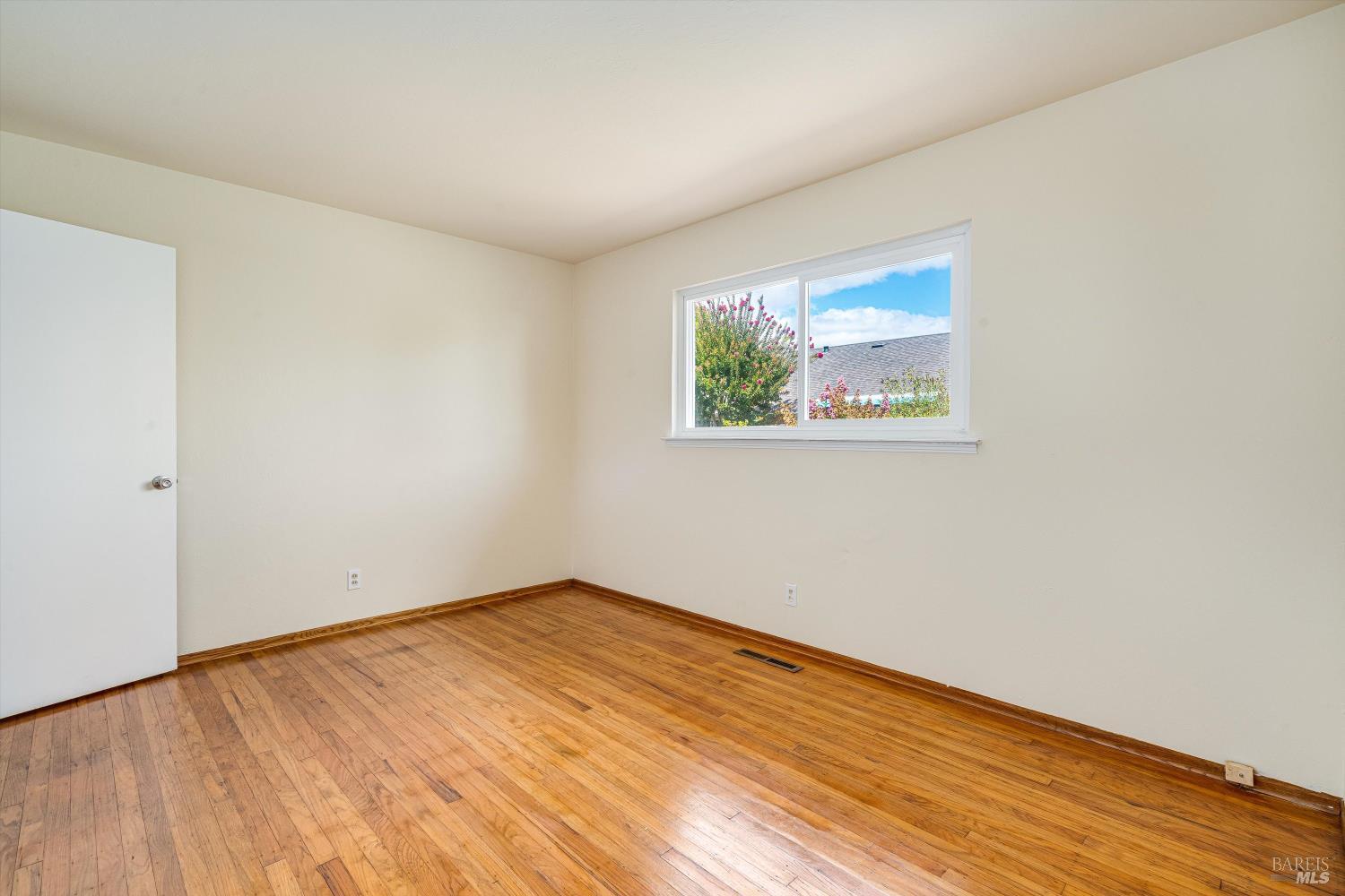 Detail Gallery Image 21 of 27 For 3782 Oxford St, Napa,  CA 94558 - 3 Beds | 2 Baths