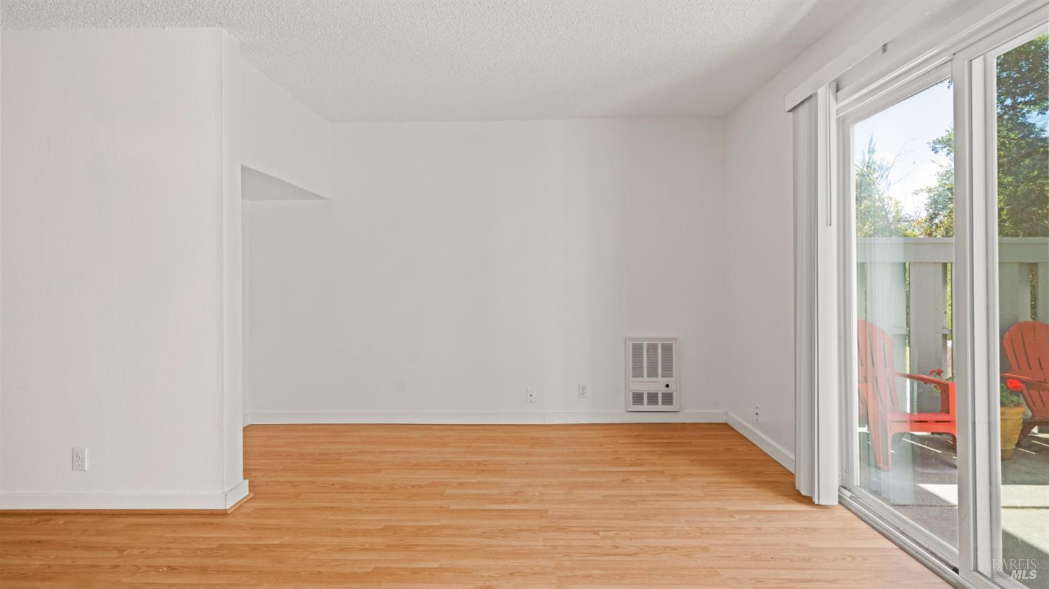 Detail Gallery Image 15 of 33 For 900 Southampton Rd #110,  Benicia,  CA 94510 - 2 Beds | 1/1 Baths