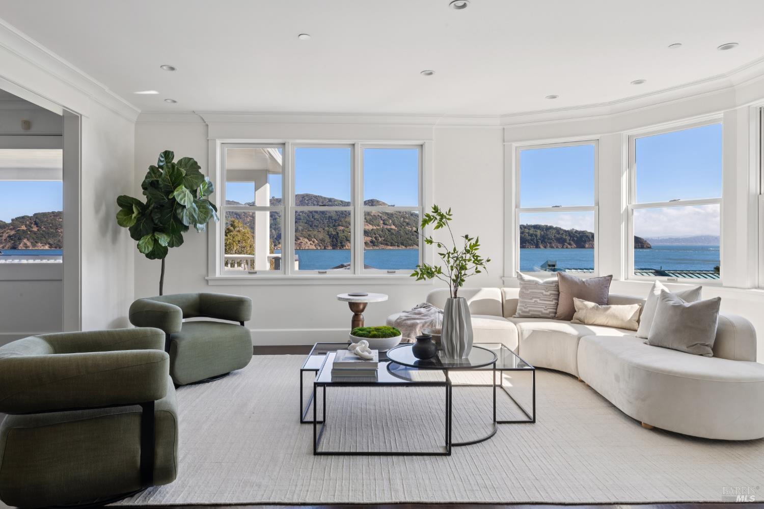 Detail Gallery Image 18 of 46 For 2105 Mar East St, Belvedere Tiburon,  CA 94920 - 5 Beds | 4/1 Baths