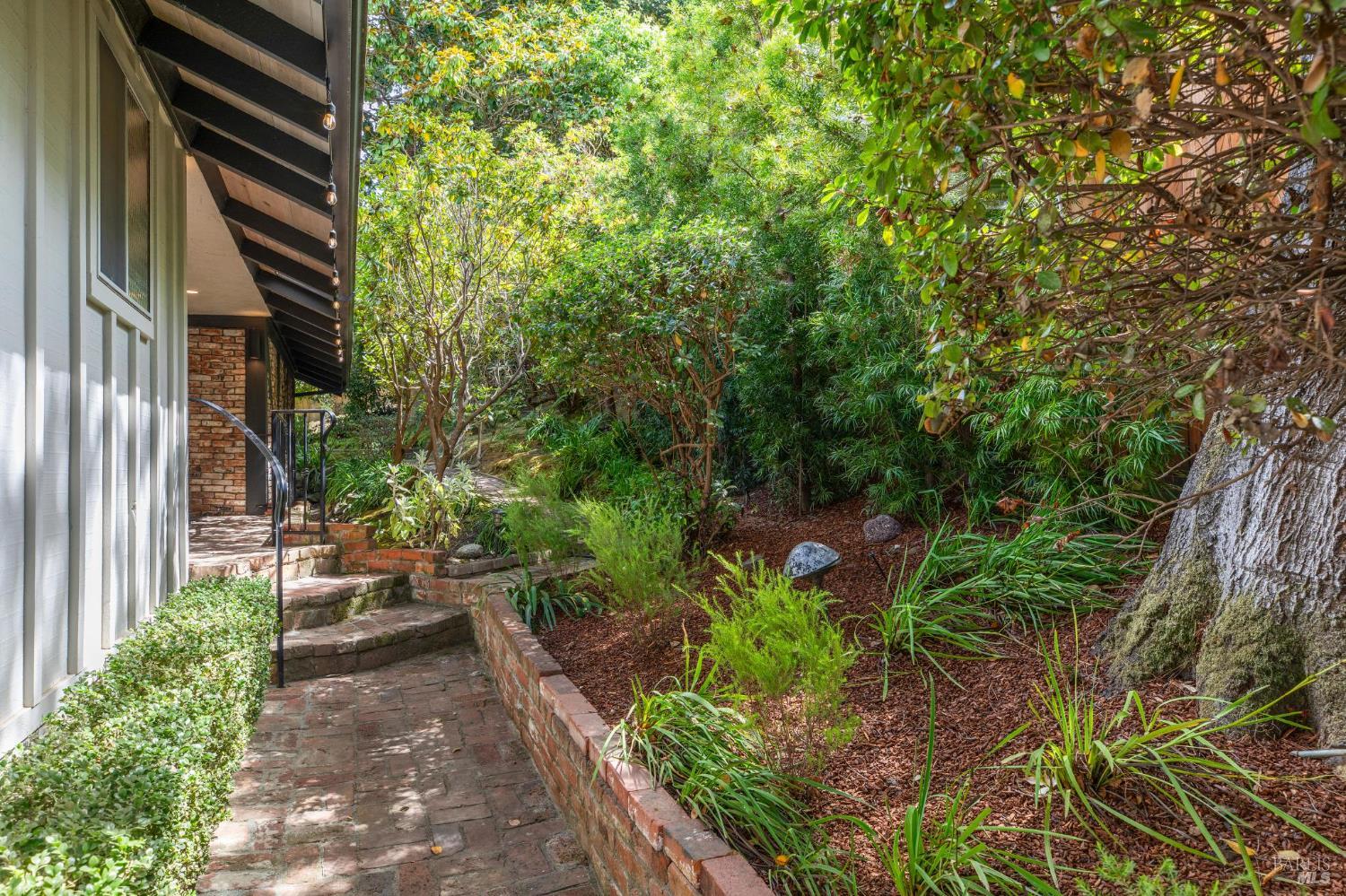 Detail Gallery Image 7 of 53 For 1 Carolyn Ln, Mill Valley,  CA 94941 - 4 Beds | 3 Baths