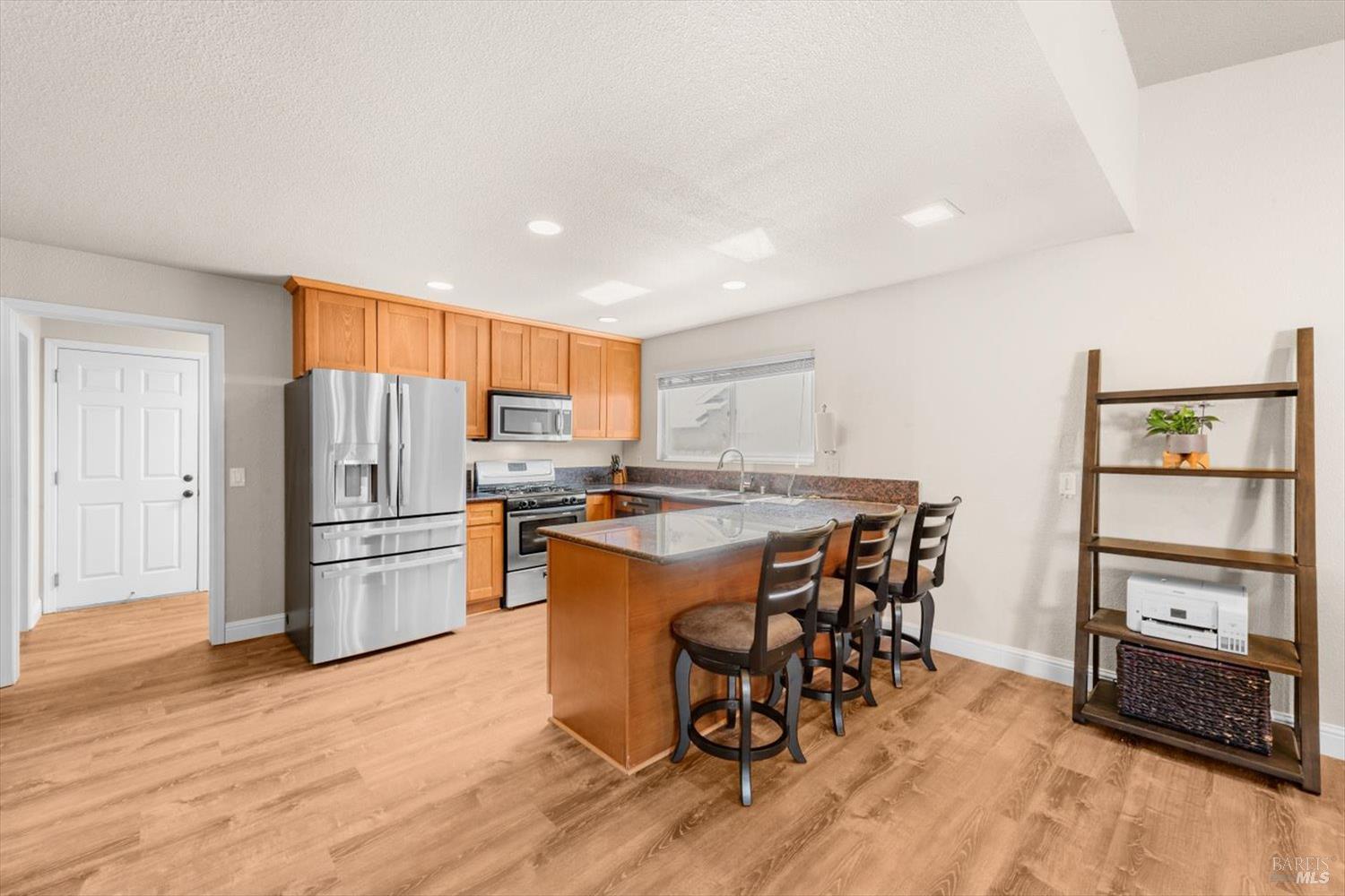 Detail Gallery Image 11 of 46 For 420 Temple Dr, Vacaville,  CA 95687 - 3 Beds | 2 Baths