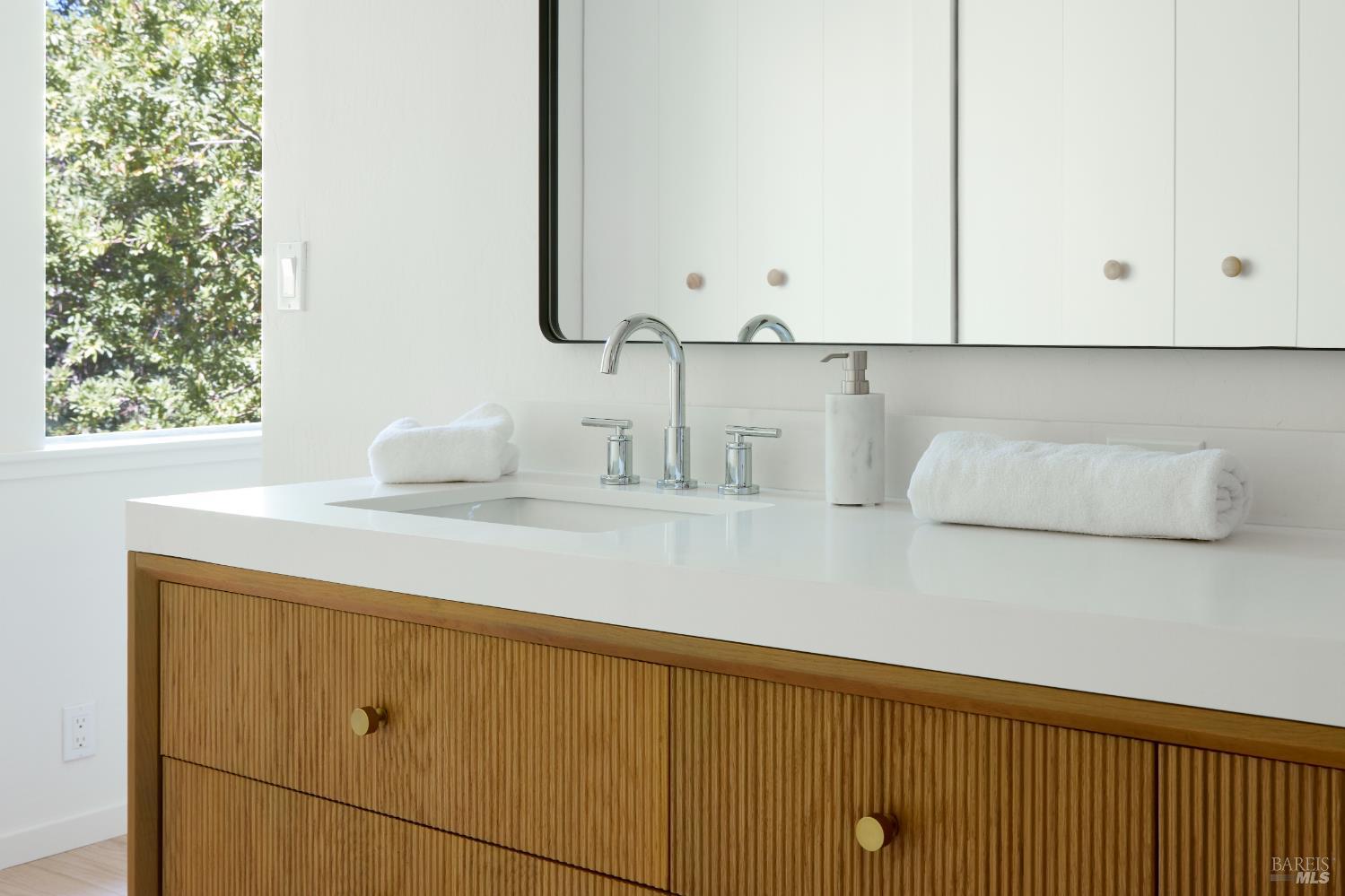 Detail Gallery Image 21 of 34 For 72 Quisisana Dr, Kentfield,  CA 94904 - 4 Beds | 2/1 Baths