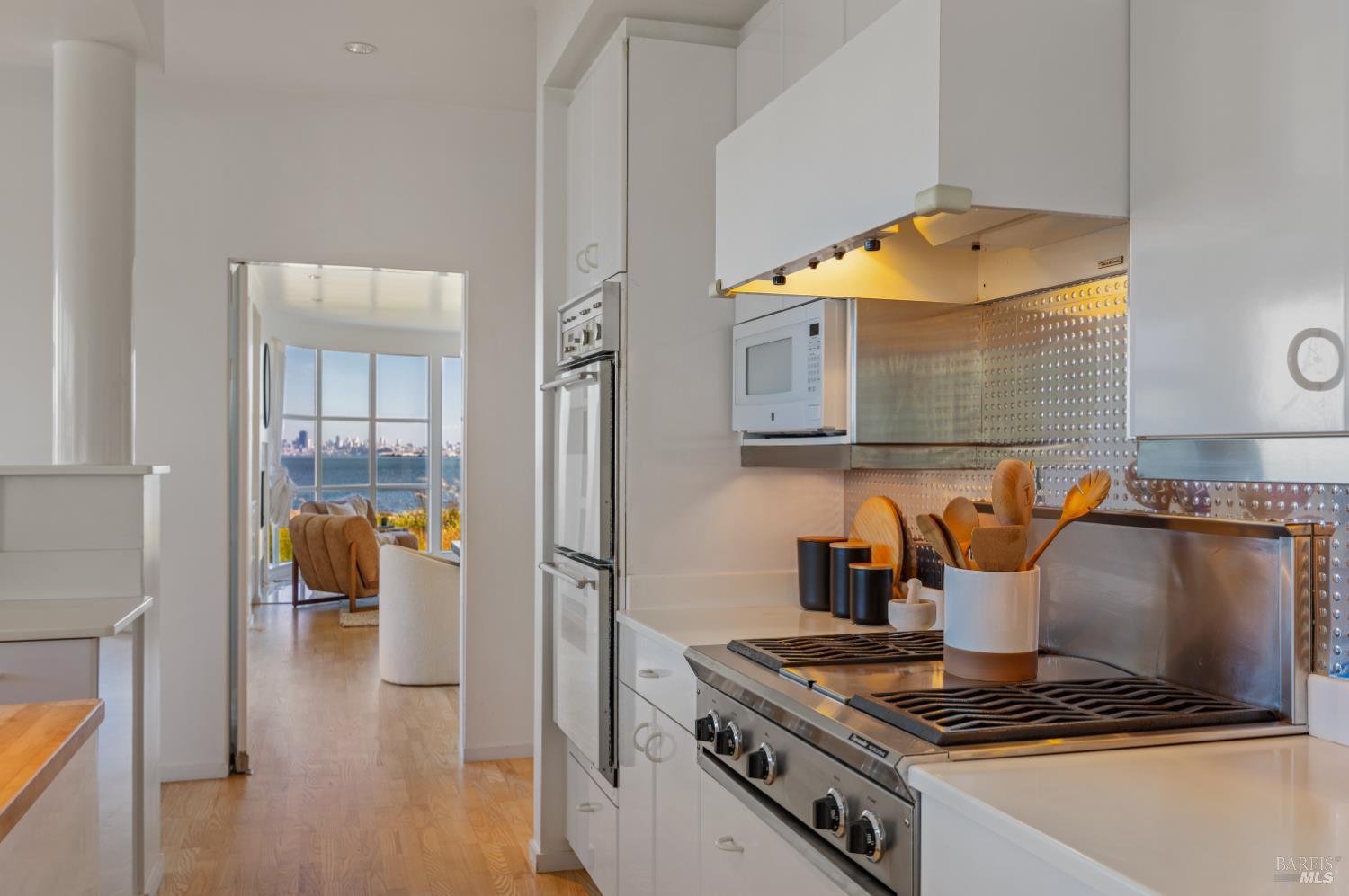 Detail Gallery Image 22 of 54 For 30 Heron Dr, Mill Valley,  CA 94941 - 5 Beds | 3/1 Baths