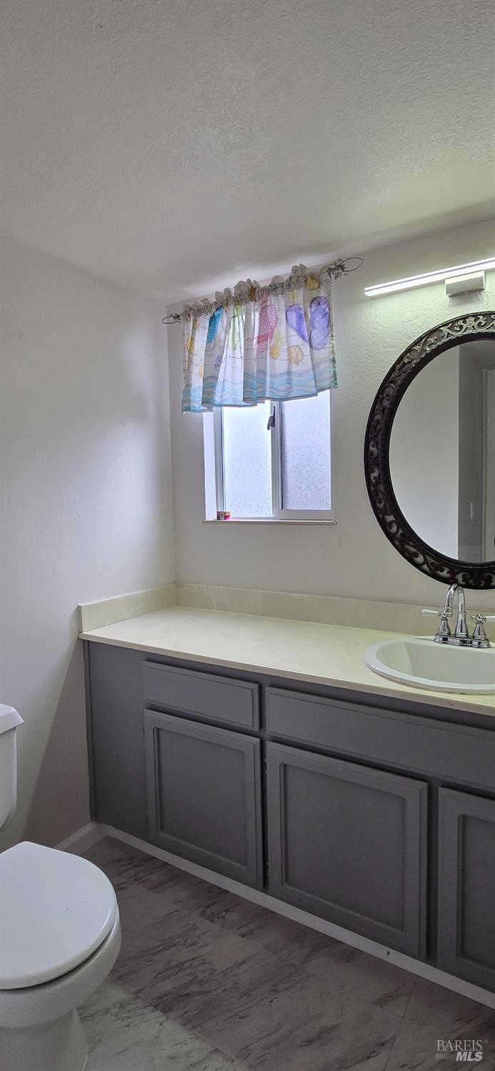 Detail Gallery Image 8 of 18 For 112 Spinnaker Ct, Vacaville,  CA 95687 - 4 Beds | 2/1 Baths