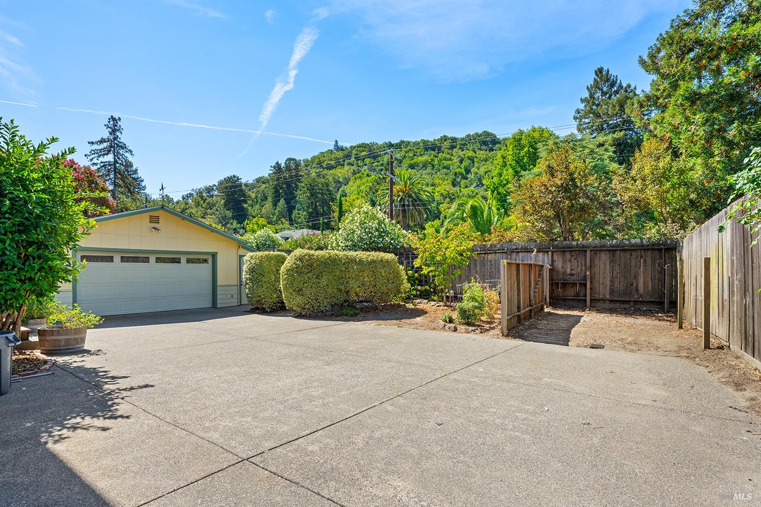 Detail Gallery Image 29 of 38 For 95 Florence Ave, San Anselmo,  CA 94960 - 4 Beds | 3/1 Baths