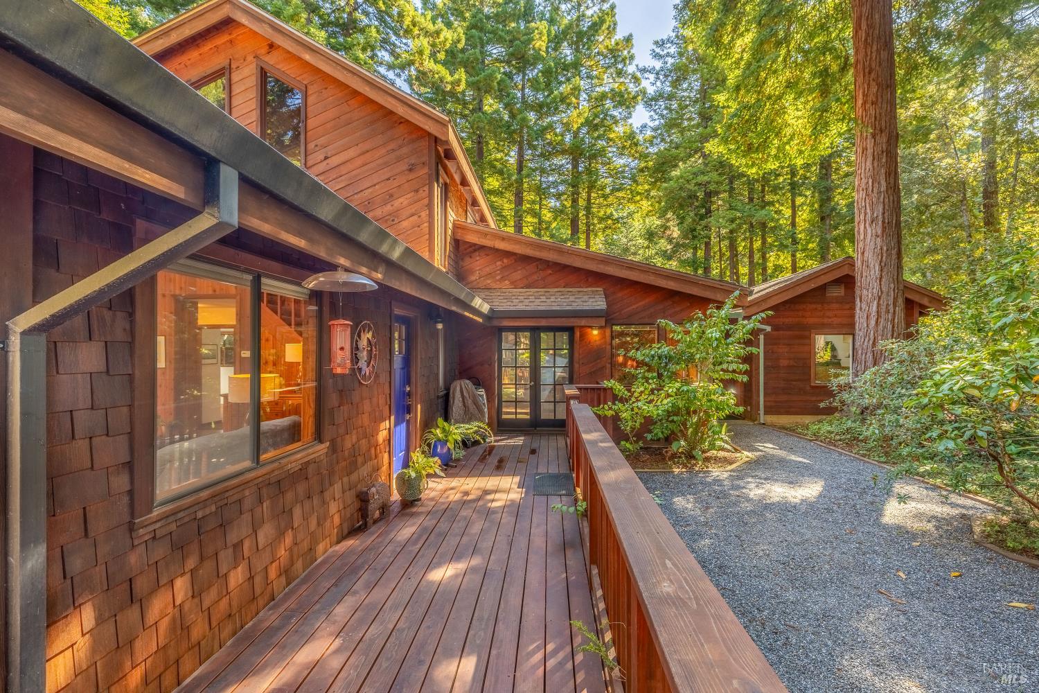 Detail Gallery Image 3 of 43 For 17451 Redwood Springs Dr, Fort Bragg,  CA 95437 - 4 Beds | 4 Baths
