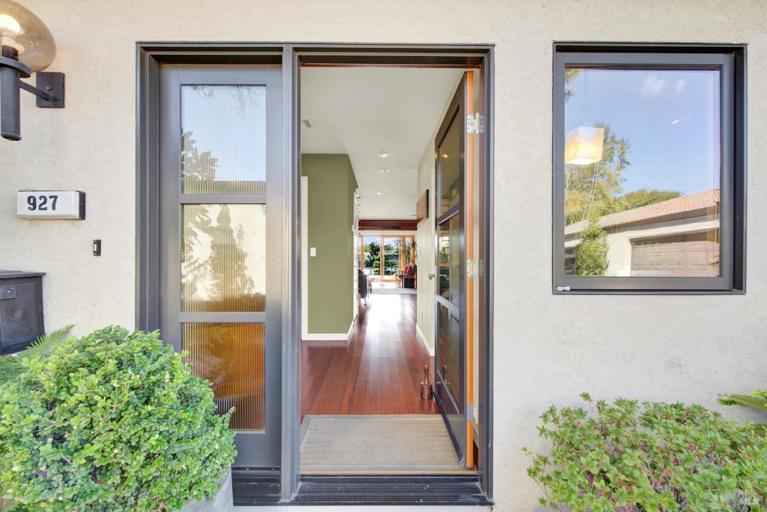 Detail Gallery Image 9 of 97 For 927 Marina Dr, Napa,  CA 94559 - 3 Beds | 2/1 Baths