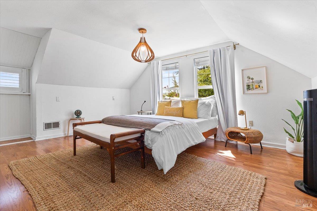 Detail Gallery Image 25 of 38 For 563 Windsor River Rd, Windsor,  CA 95492 - 3 Beds | 3 Baths