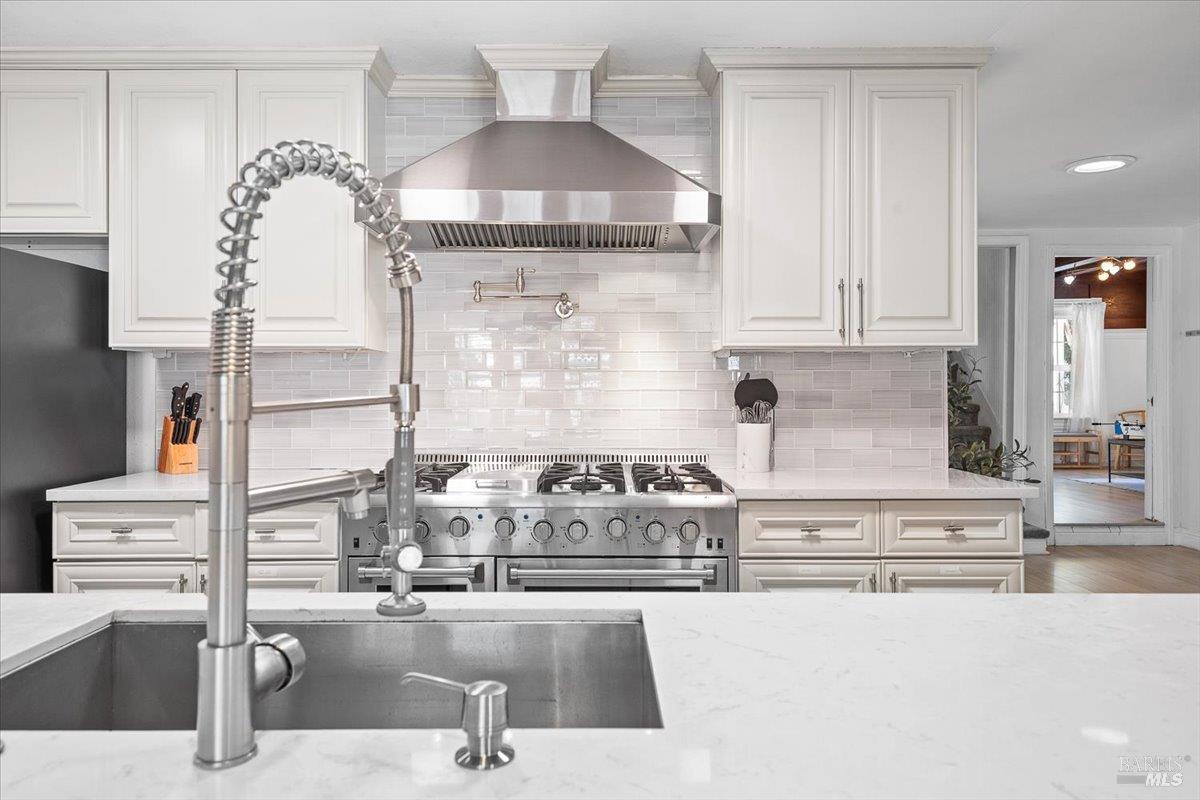 Detail Gallery Image 12 of 38 For 563 Windsor River Rd, Windsor,  CA 95492 - 3 Beds | 3 Baths