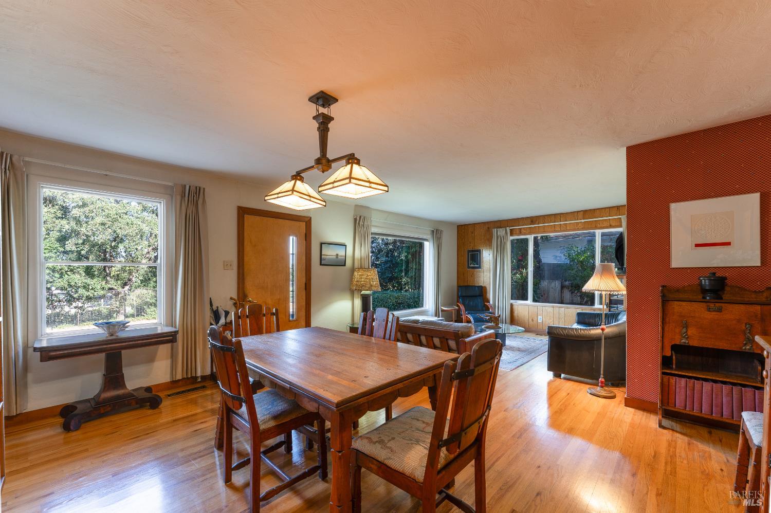 Detail Gallery Image 4 of 27 For 1240 Helen Ave, Ukiah,  CA 95482 - 3 Beds | 2 Baths