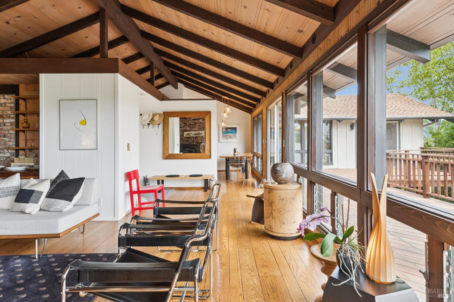 Detail Gallery Image 18 of 53 For 1 Carolyn Ln, Mill Valley,  CA 94941 - 4 Beds | 3 Baths