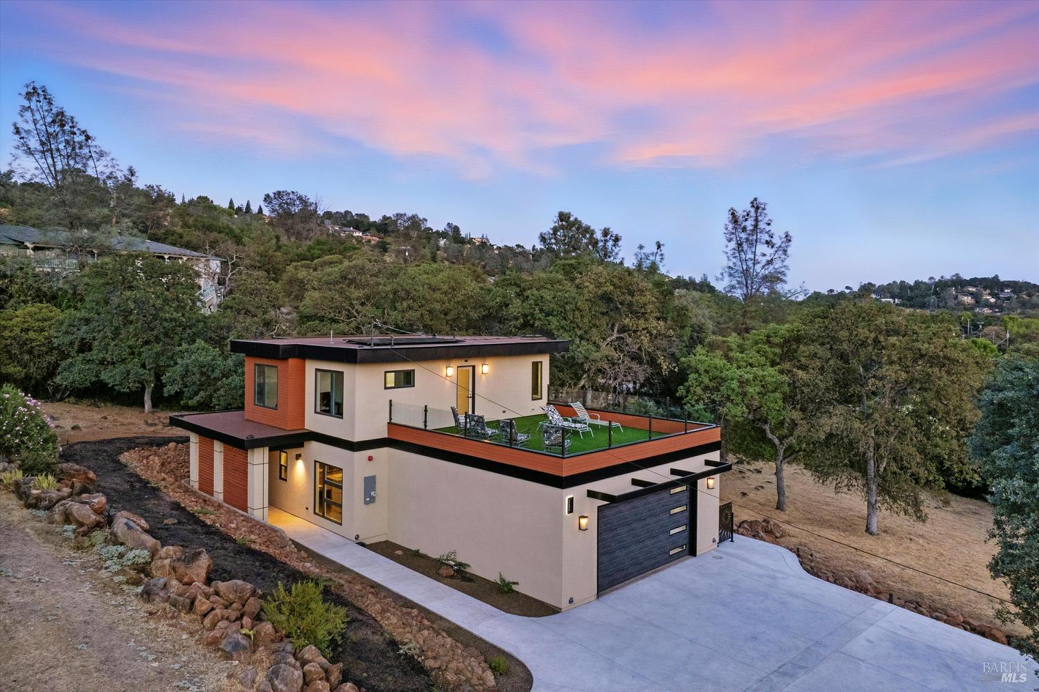 Detail Gallery Image 4 of 35 For 17234 Brookfield Rd, Hidden Valley Lake,  CA 95467 - 3 Beds | 2/1 Baths
