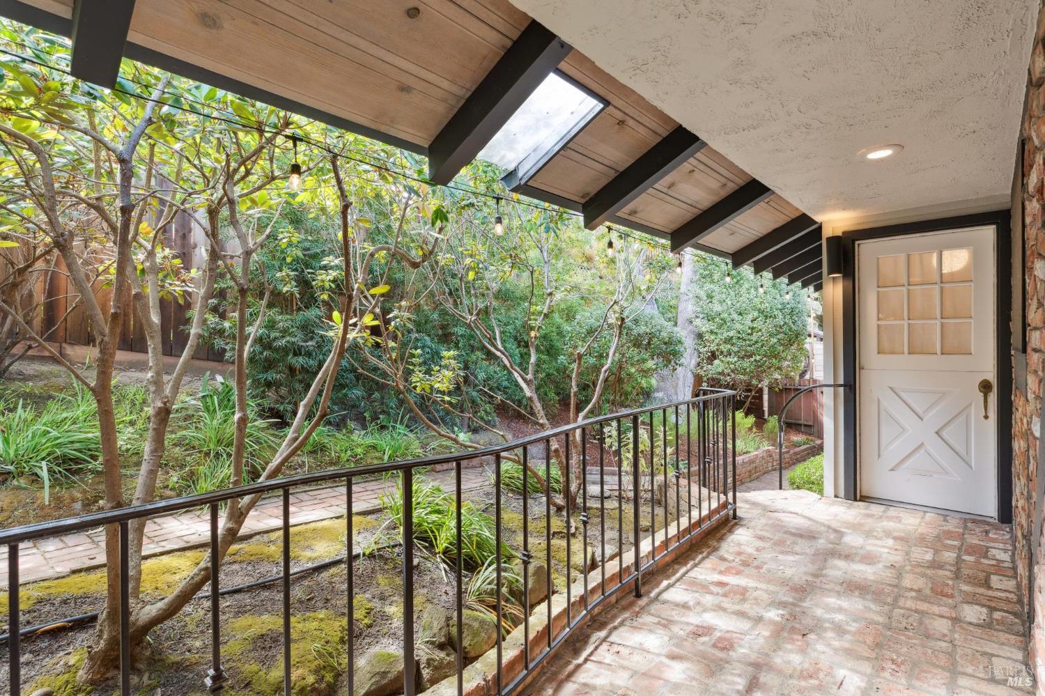 Detail Gallery Image 10 of 53 For 1 Carolyn Ln, Mill Valley,  CA 94941 - 4 Beds | 3 Baths