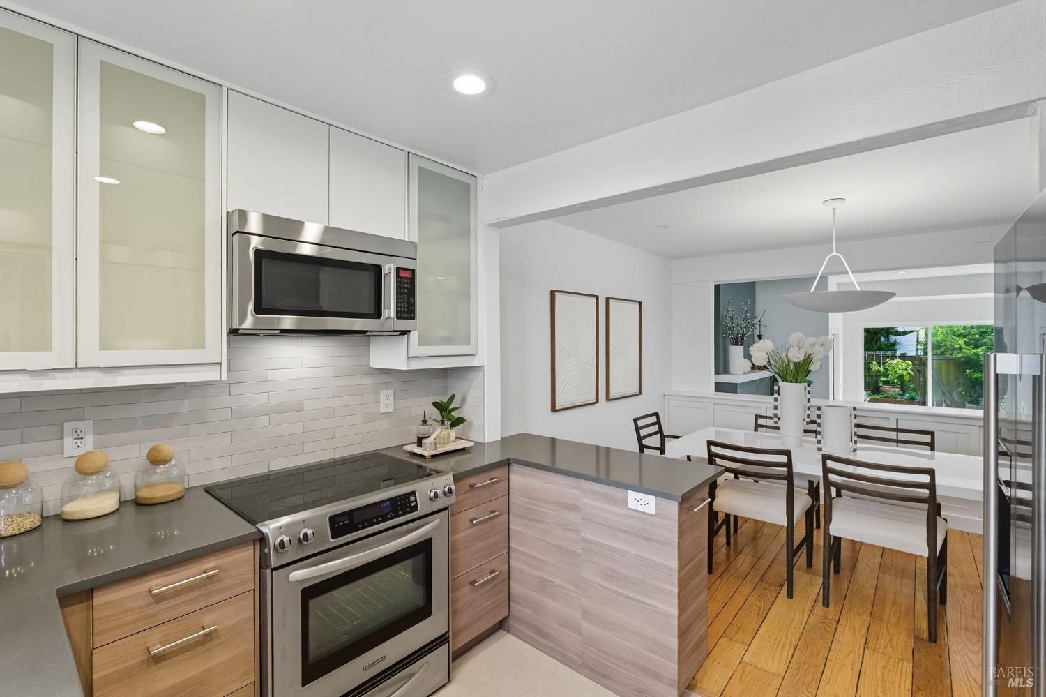 Detail Gallery Image 11 of 51 For 42 Park Ter, Mill Valley,  CA 94941 - 2 Beds | 2/1 Baths