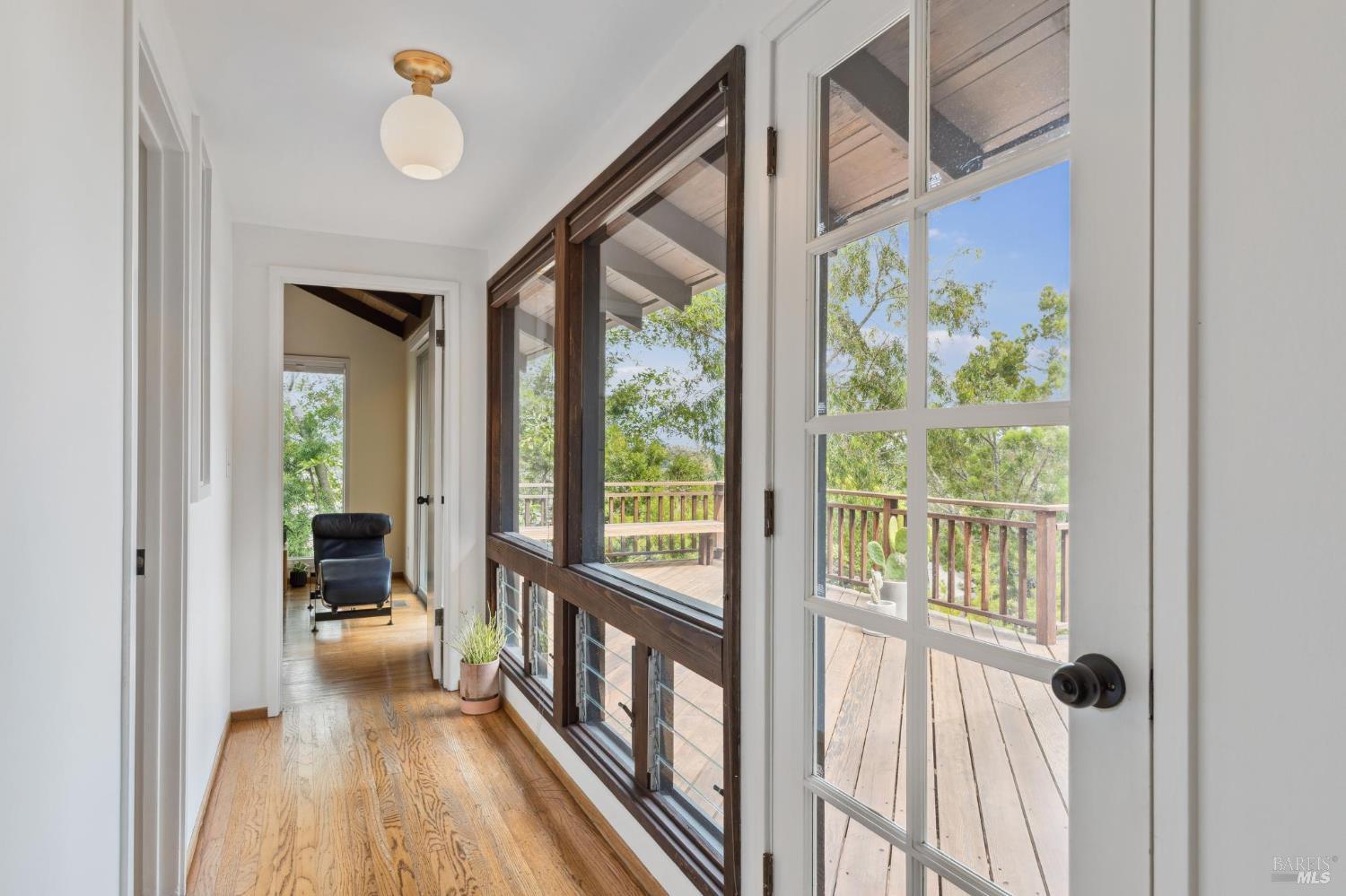 Detail Gallery Image 26 of 53 For 1 Carolyn Ln, Mill Valley,  CA 94941 - 4 Beds | 3 Baths