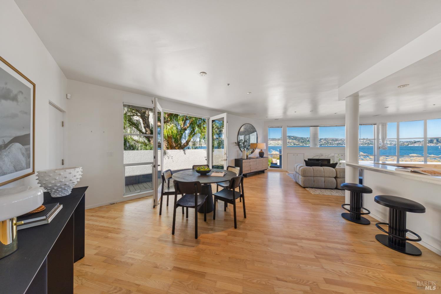 Detail Gallery Image 23 of 54 For 30 Heron Dr, Mill Valley,  CA 94941 - 5 Beds | 3/1 Baths