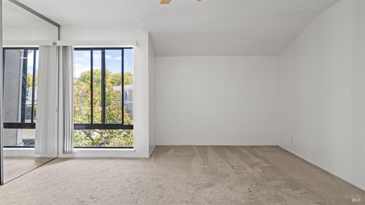 Detail Gallery Image 23 of 33 For 900 Southampton Rd #110,  Benicia,  CA 94510 - 2 Beds | 1/1 Baths