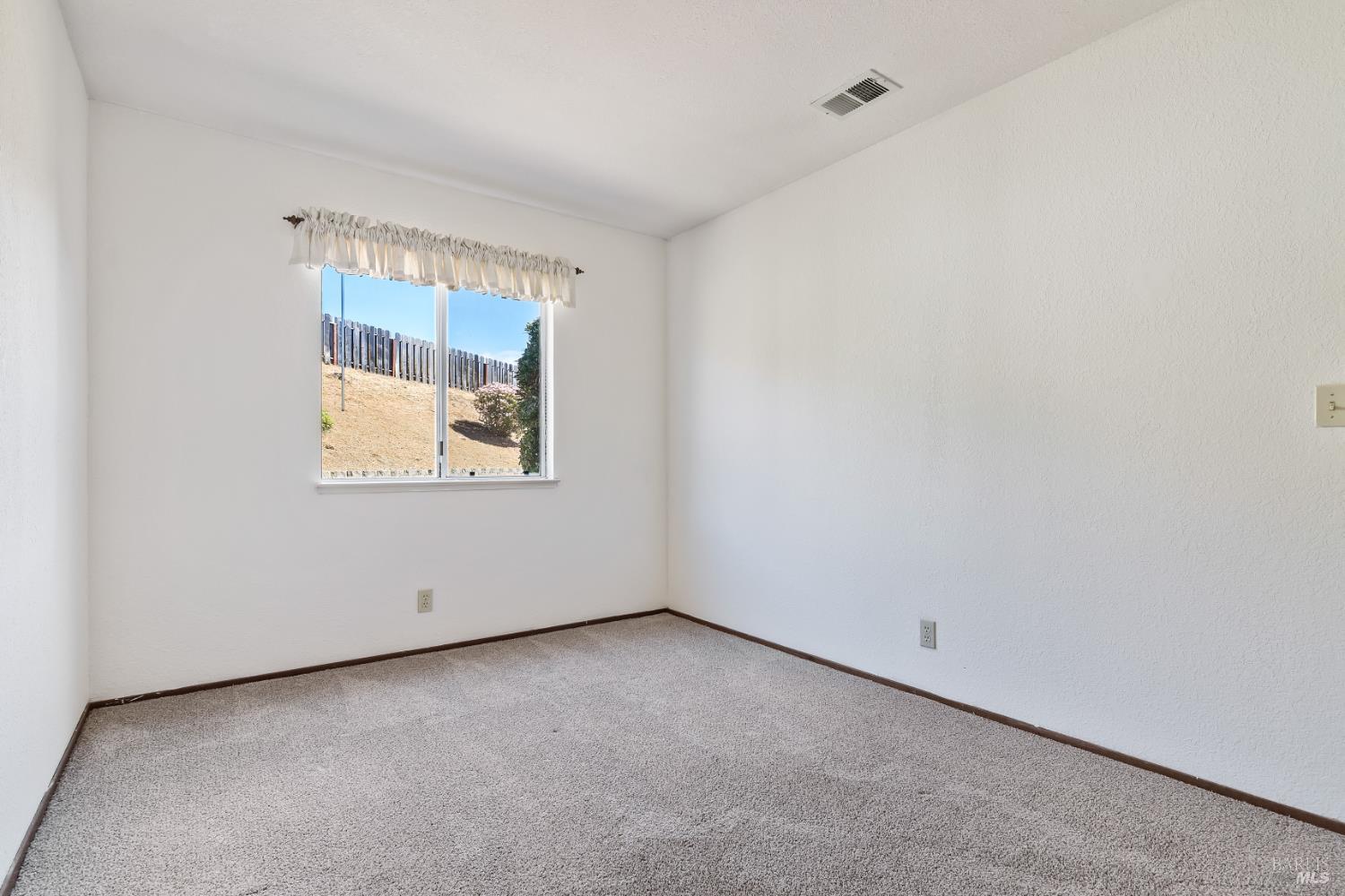 Detail Gallery Image 34 of 45 For 744 Jasmine Ct, Benicia,  CA 94510 - 3 Beds | 2 Baths