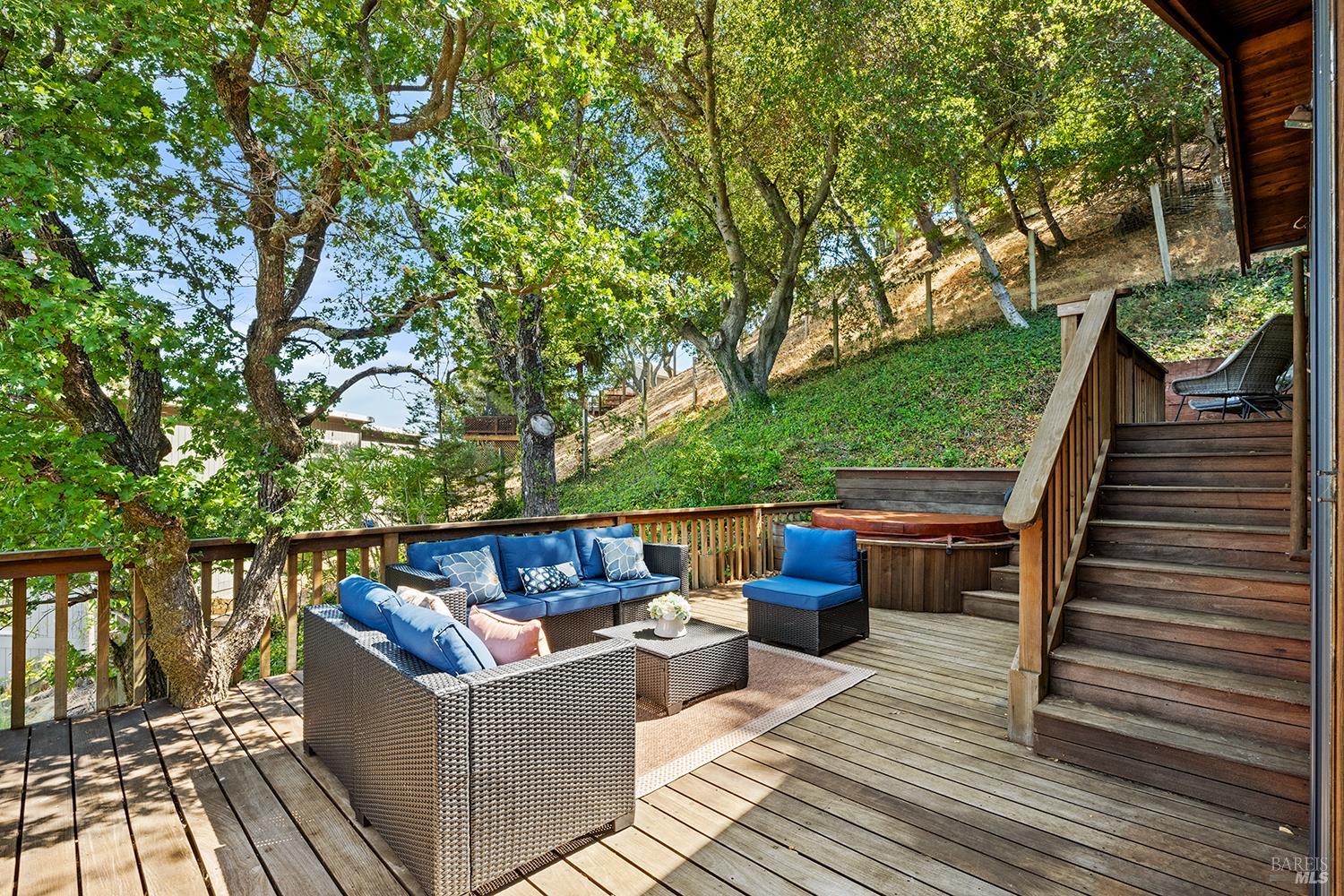 Detail Gallery Image 13 of 37 For 85 Woodside Dr, San Anselmo,  CA 94960 - 3 Beds | 2 Baths