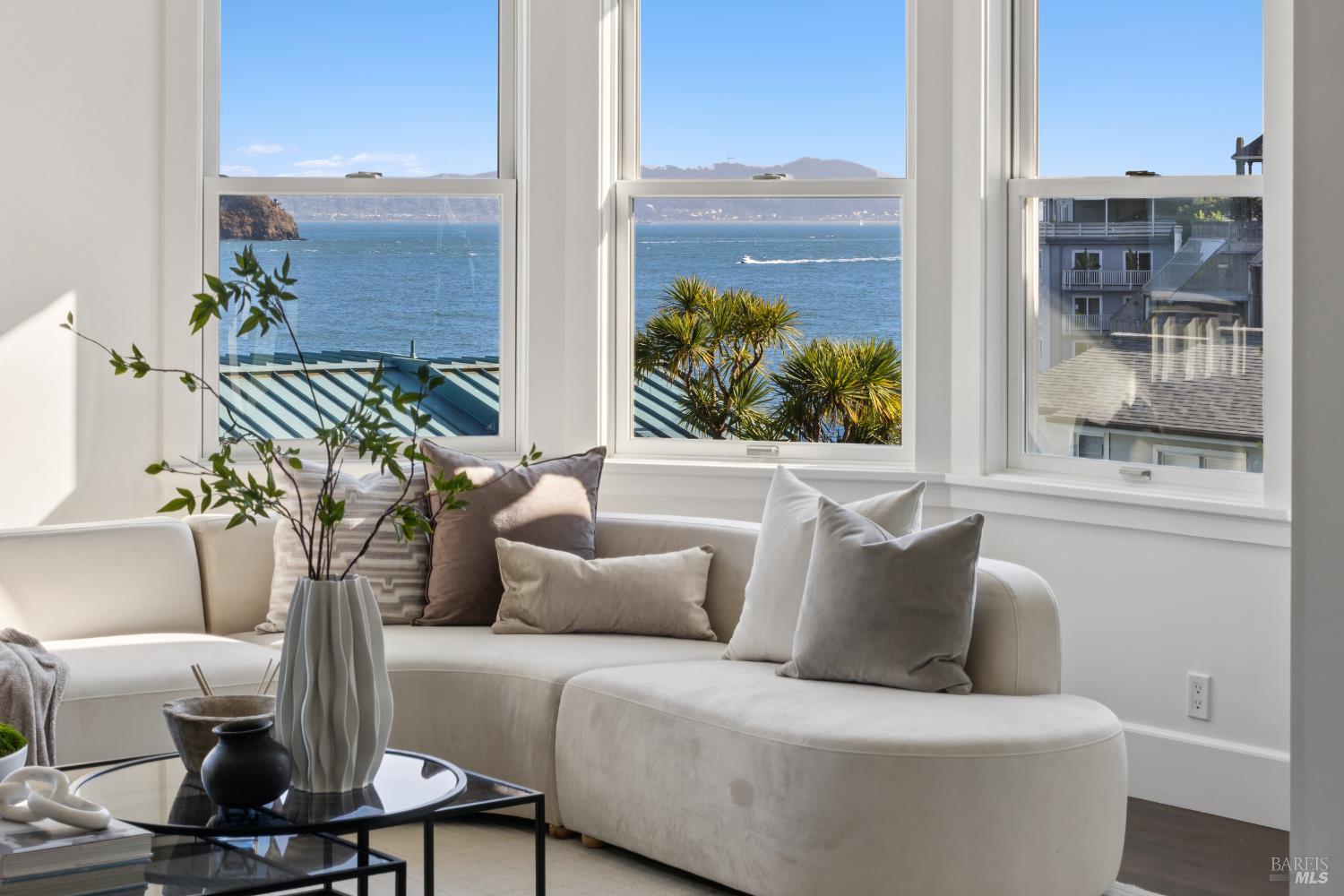 Detail Gallery Image 19 of 46 For 2105 Mar East St, Belvedere Tiburon,  CA 94920 - 5 Beds | 4/1 Baths
