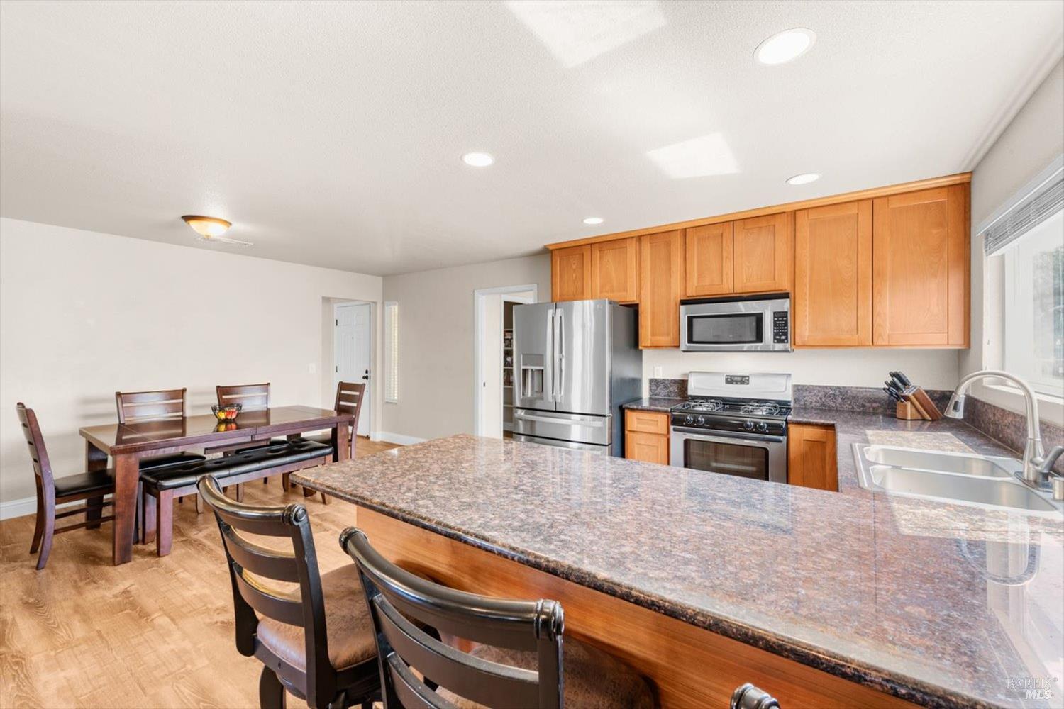 Detail Gallery Image 12 of 46 For 420 Temple Dr, Vacaville,  CA 95687 - 3 Beds | 2 Baths