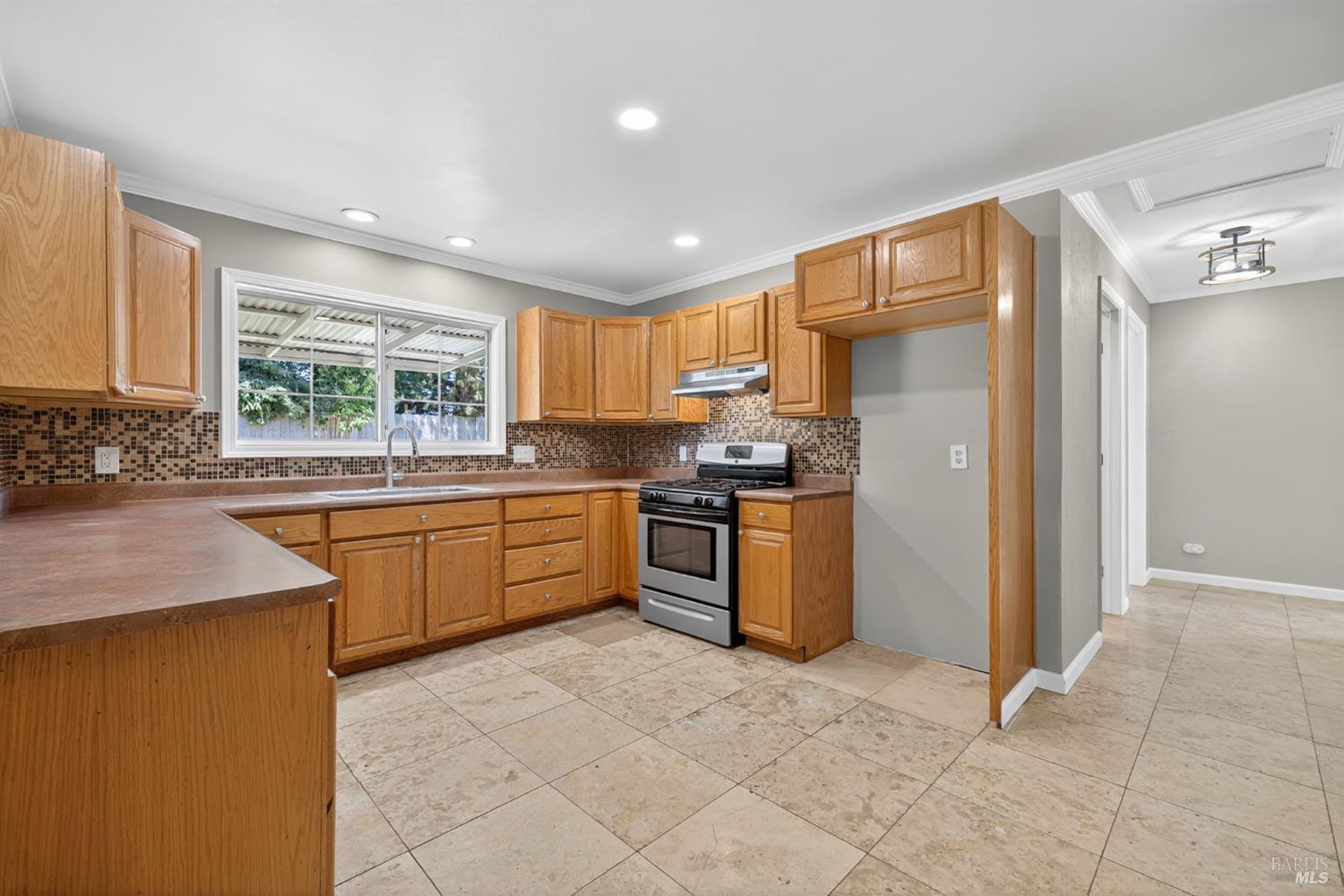 Detail Gallery Image 9 of 32 For 959 San Clemente Dr, Santa Rosa,  CA 95404 - 3 Beds | 2 Baths