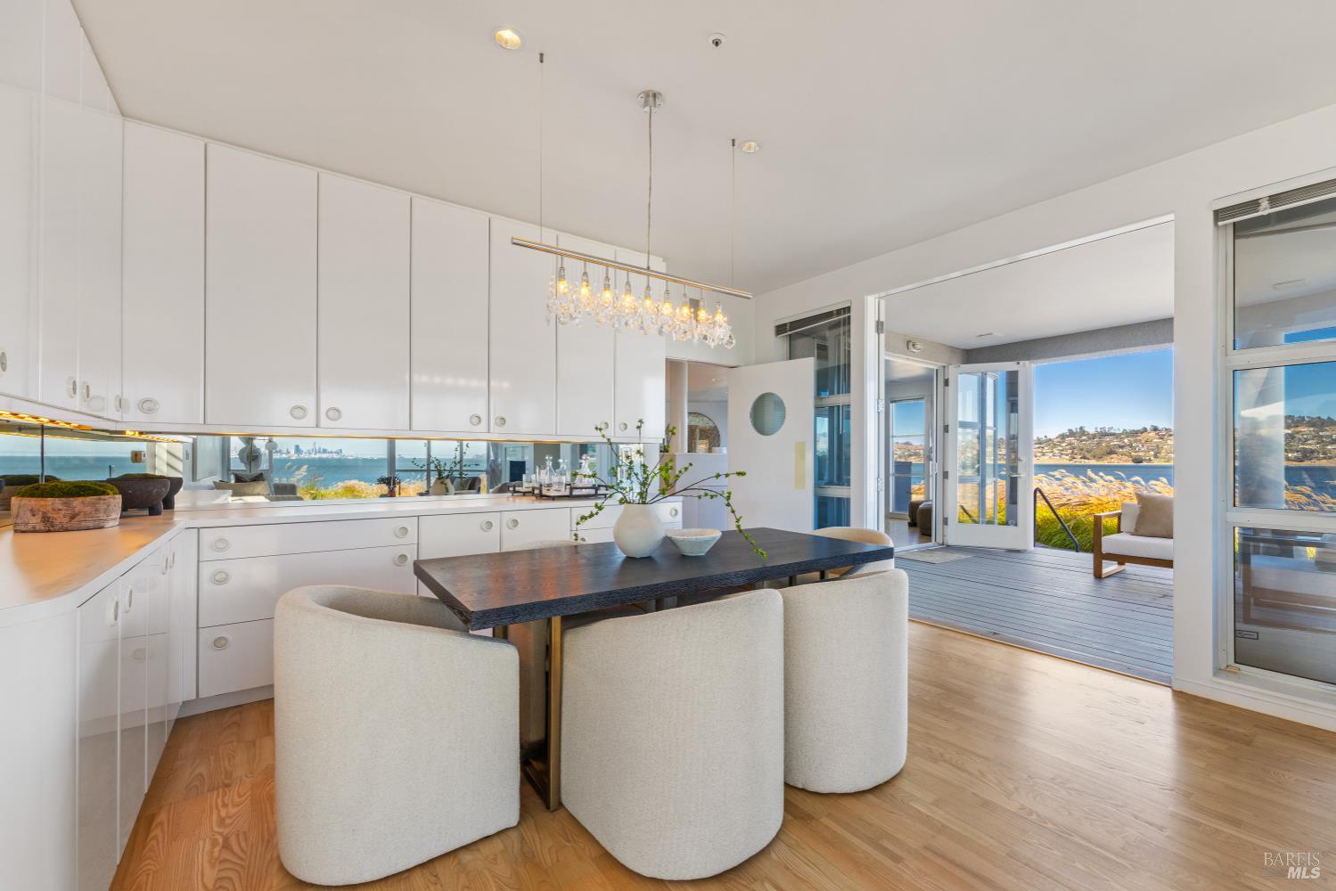 Detail Gallery Image 13 of 54 For 30 Heron Dr, Mill Valley,  CA 94941 - 5 Beds | 3/1 Baths