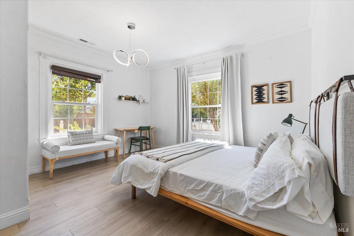 Detail Gallery Image 6 of 38 For 563 Windsor River Rd, Windsor,  CA 95492 - 3 Beds | 3 Baths