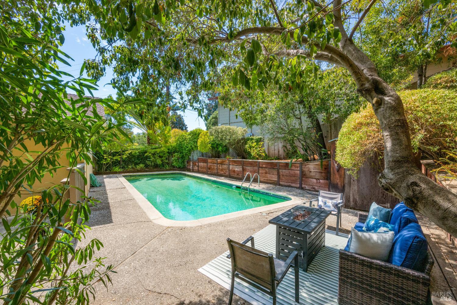Detail Gallery Image 14 of 16 For 235 Mountain View Ave, San Rafael,  CA 94901 - 2 Beds | 1 Baths