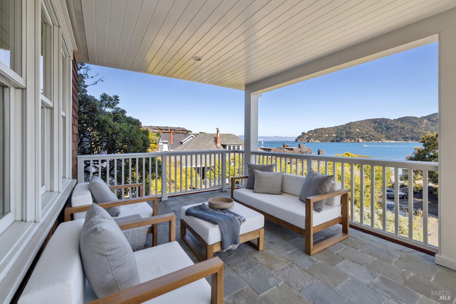 Detail Gallery Image 5 of 46 For 2105 Mar East St, Belvedere Tiburon,  CA 94920 - 5 Beds | 4/1 Baths