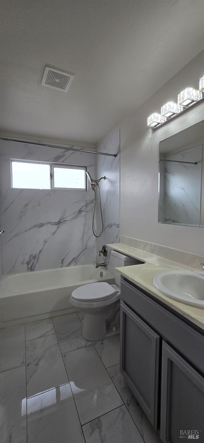 Detail Gallery Image 13 of 18 For 112 Spinnaker Ct, Vacaville,  CA 95687 - 4 Beds | 2/1 Baths