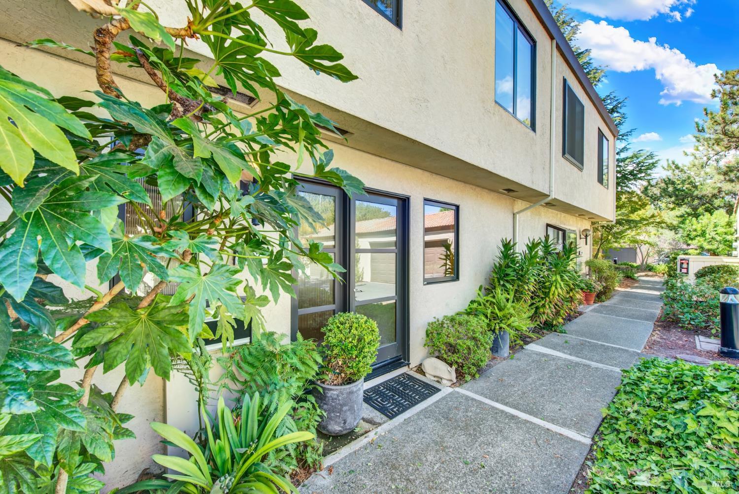 Detail Gallery Image 7 of 97 For 927 Marina Dr, Napa,  CA 94559 - 3 Beds | 2/1 Baths