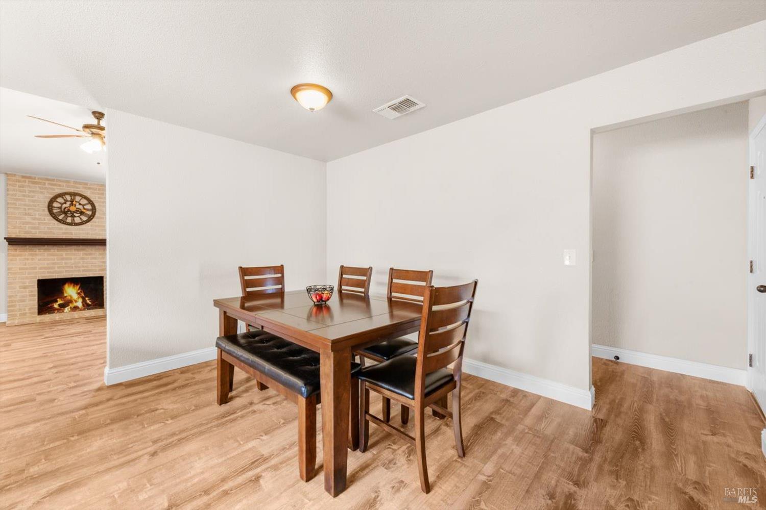 Detail Gallery Image 7 of 46 For 420 Temple Dr, Vacaville,  CA 95687 - 3 Beds | 2 Baths