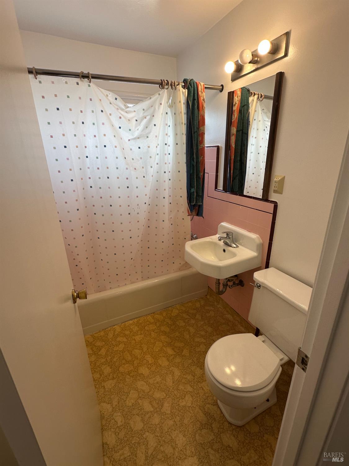Detail Gallery Image 12 of 20 For 827 Rosewood Ave, Vallejo,  CA 94591 - 3 Beds | 1 Baths