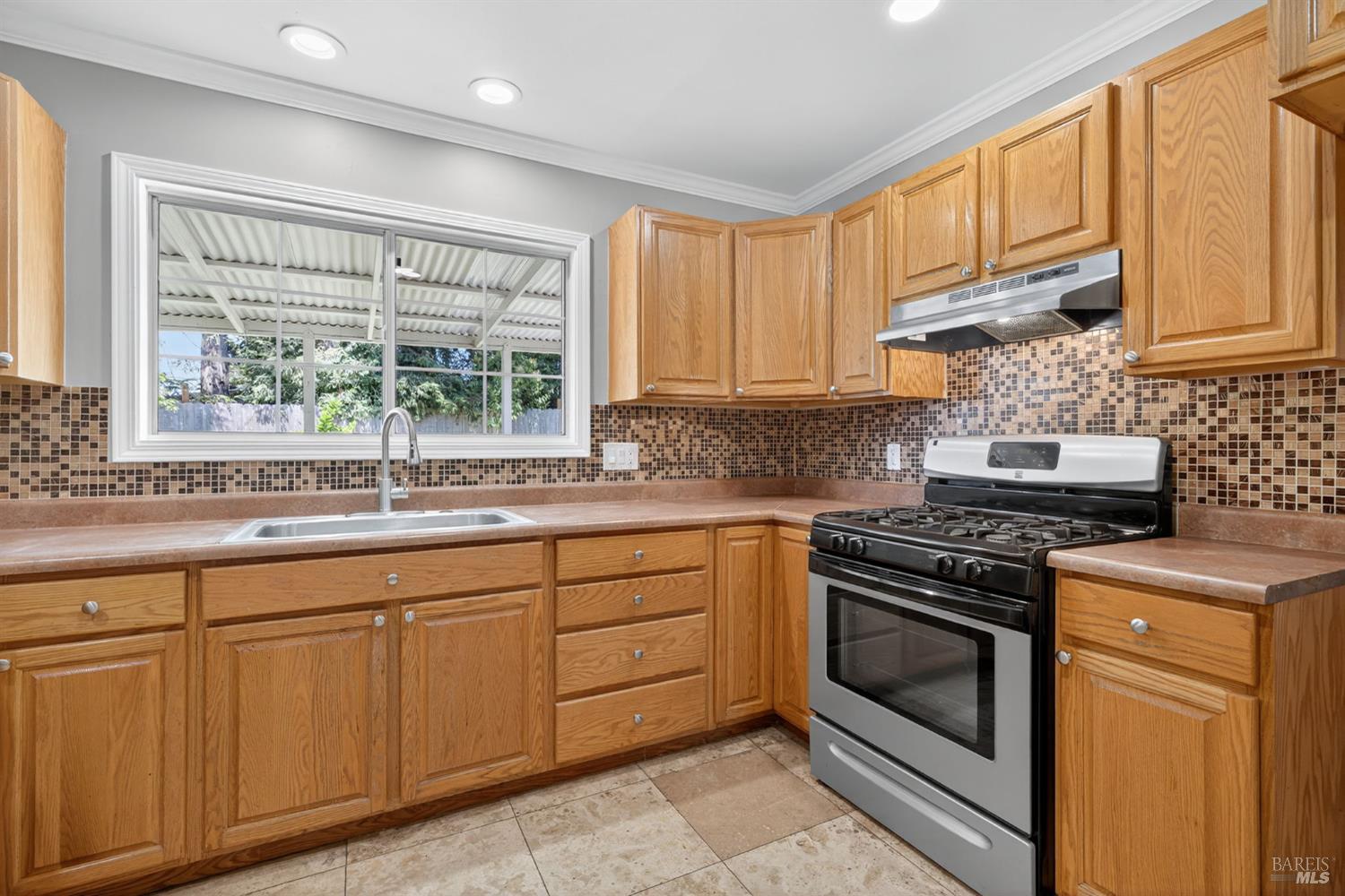 Detail Gallery Image 10 of 32 For 959 San Clemente Dr, Santa Rosa,  CA 95404 - 3 Beds | 2 Baths