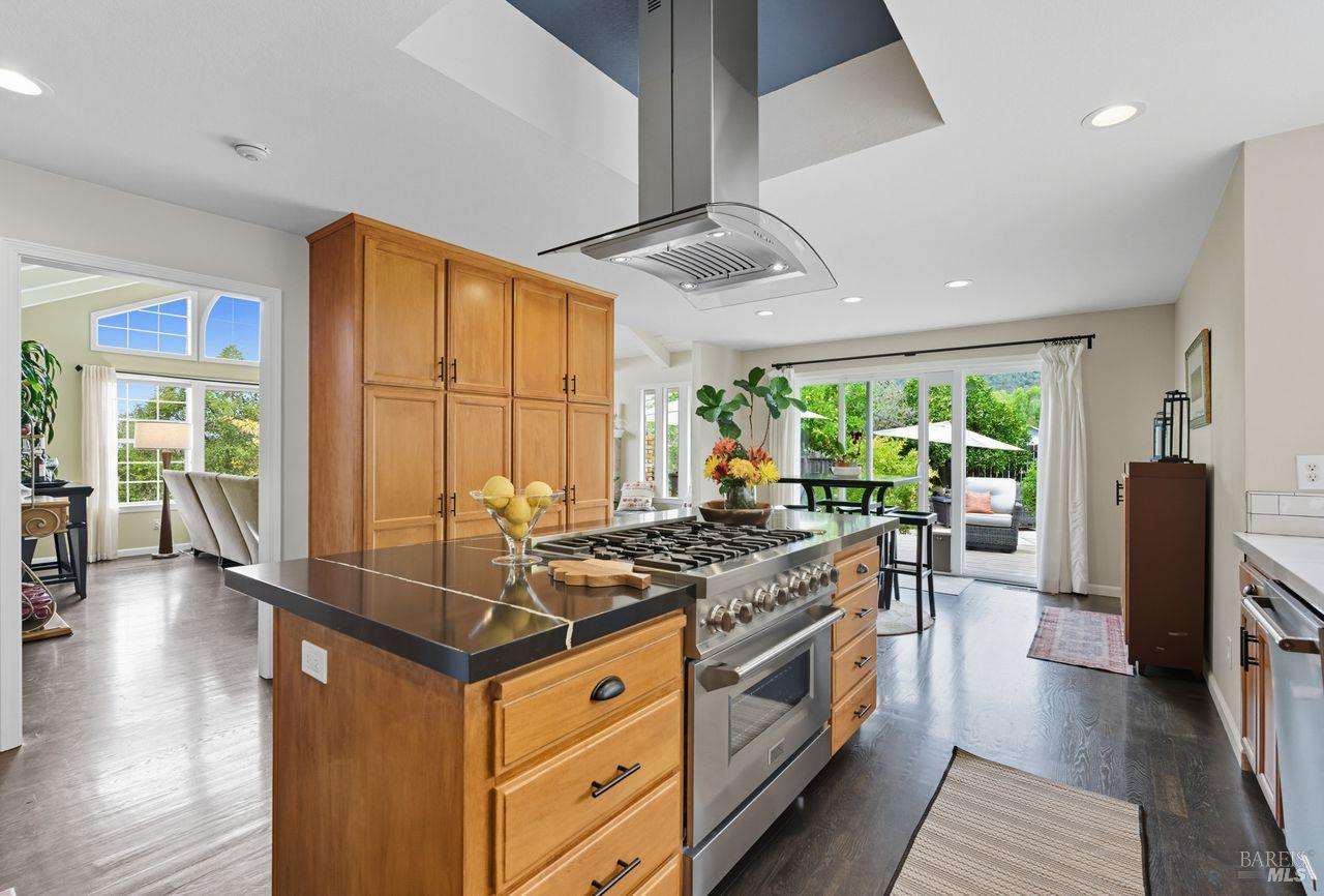 Detail Gallery Image 16 of 63 For 4774 Carissa Ave, Santa Rosa,  CA 95405 - 4 Beds | 2/1 Baths