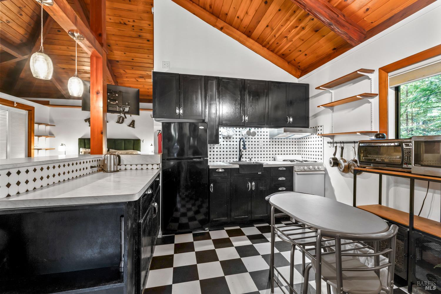 Detail Gallery Image 32 of 43 For 17451 Redwood Springs Dr, Fort Bragg,  CA 95437 - 4 Beds | 4 Baths