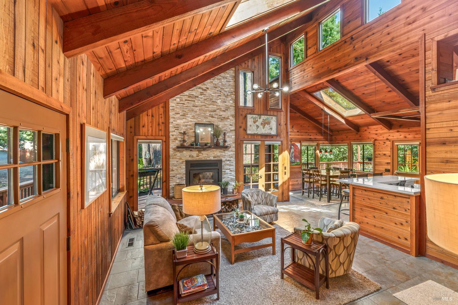 Detail Gallery Image 4 of 43 For 17451 Redwood Springs Dr, Fort Bragg,  CA 95437 - 4 Beds | 4 Baths