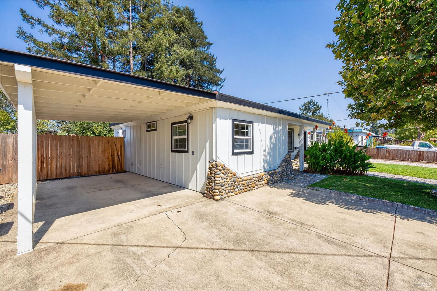 Detail Gallery Image 3 of 32 For 959 San Clemente Dr, Santa Rosa,  CA 95404 - 3 Beds | 2 Baths