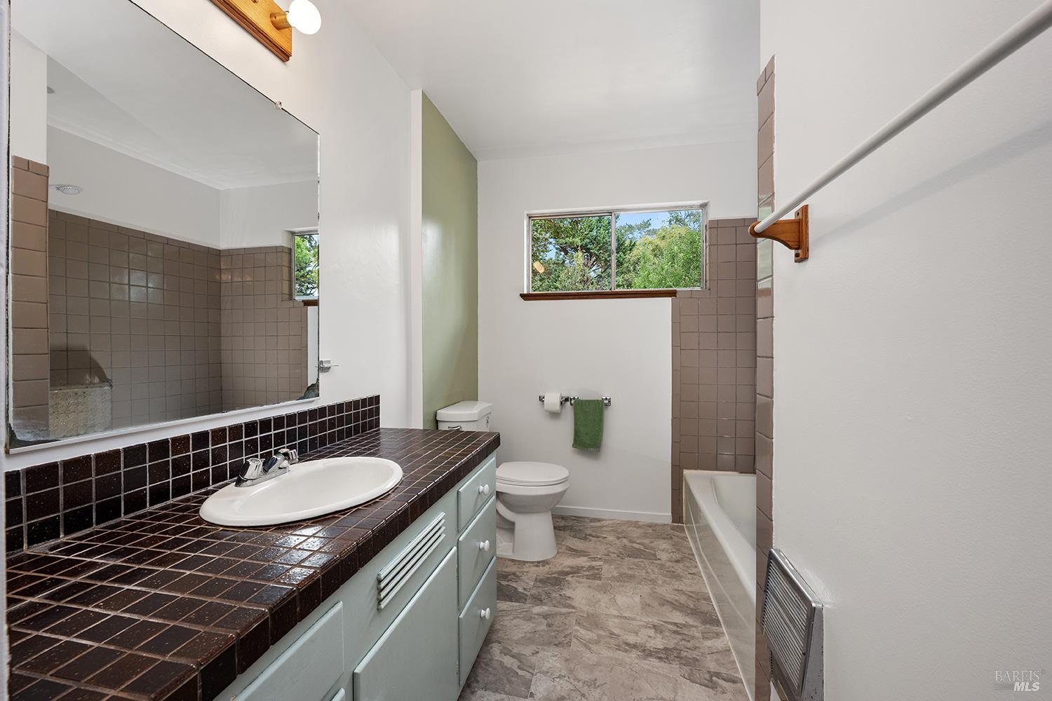 Detail Gallery Image 23 of 37 For 502 Pleasant Hill Rd, Sebastopol,  CA 95472 - 3 Beds | 2 Baths