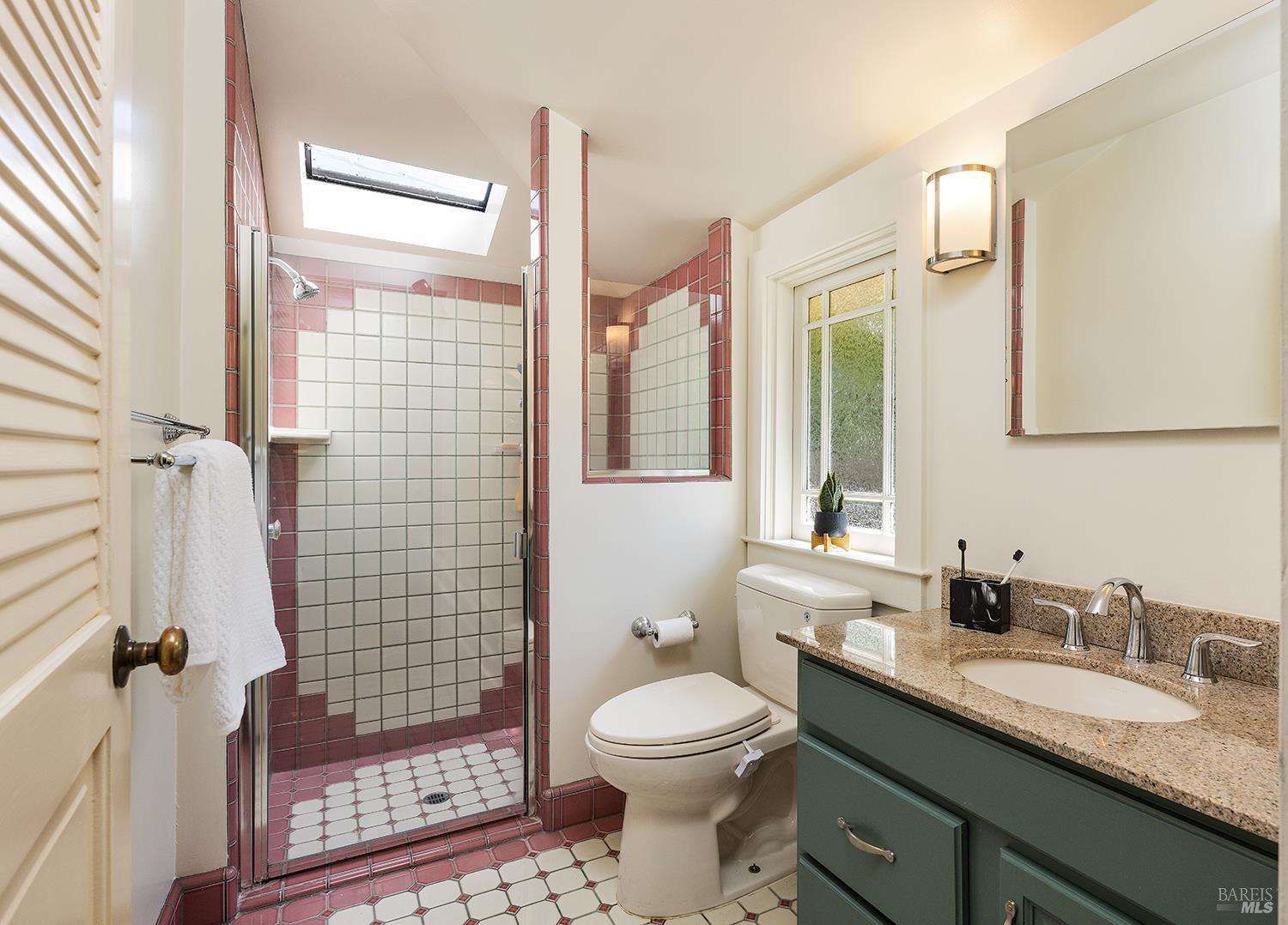 Detail Gallery Image 8 of 38 For 95 Florence Ave, San Anselmo,  CA 94960 - 4 Beds | 3/1 Baths