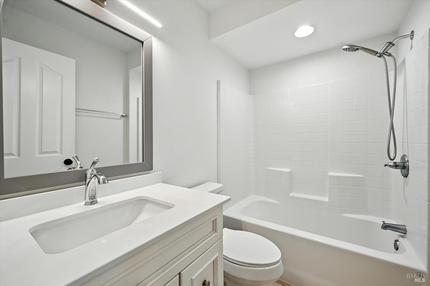 Detail Gallery Image 24 of 35 For 17234 Brookfield Rd, Hidden Valley Lake,  CA 95467 - 3 Beds | 2/1 Baths