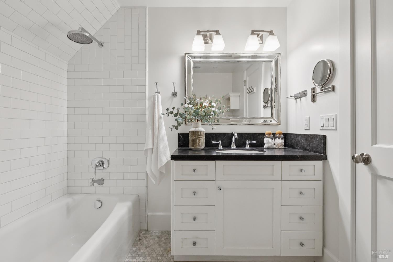 Detail Gallery Image 35 of 46 For 2105 Mar East St, Belvedere Tiburon,  CA 94920 - 5 Beds | 4/1 Baths