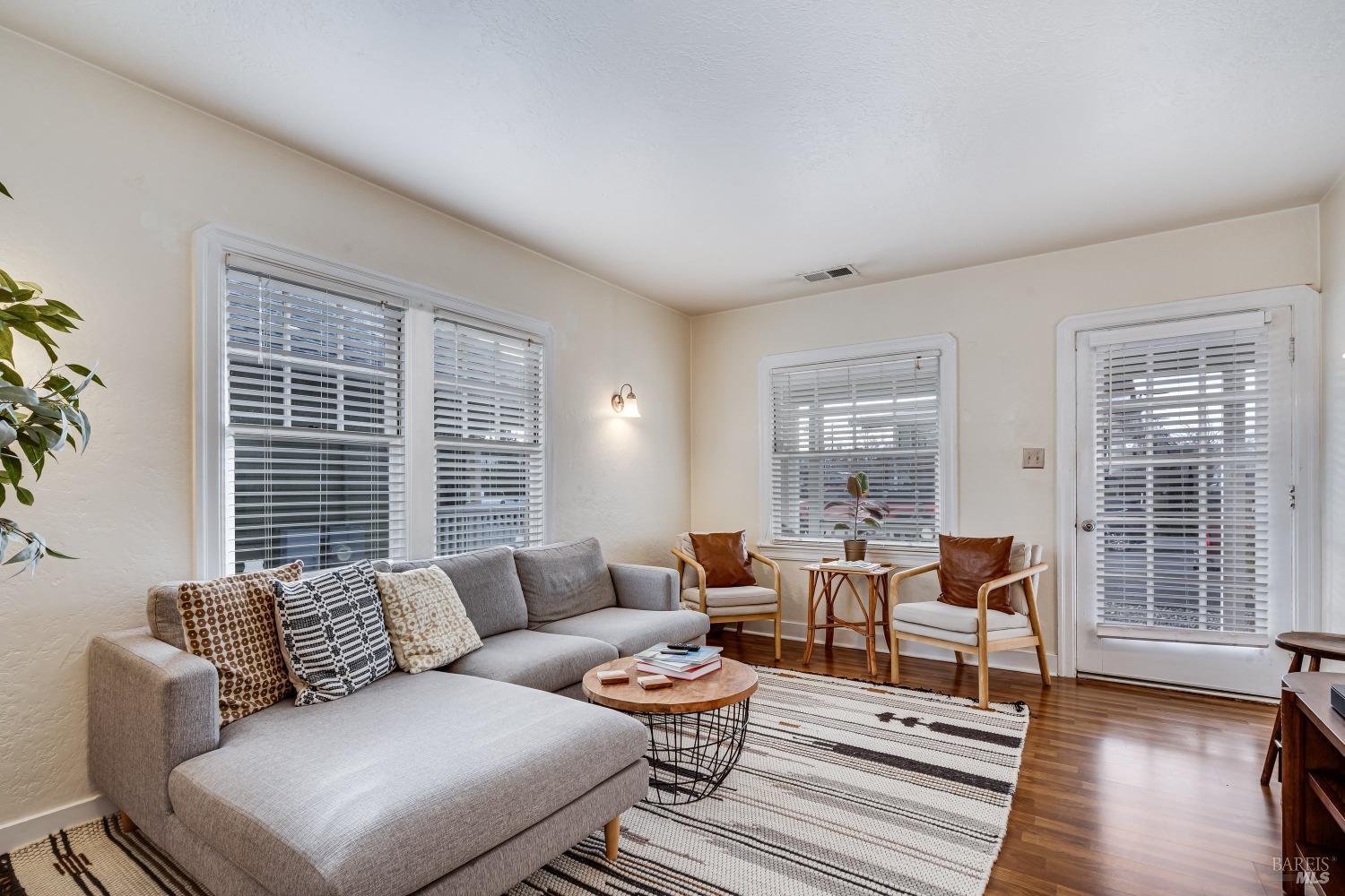 Detail Gallery Image 5 of 34 For 726 4th St, Napa,  CA 94559 - – Beds | – Baths