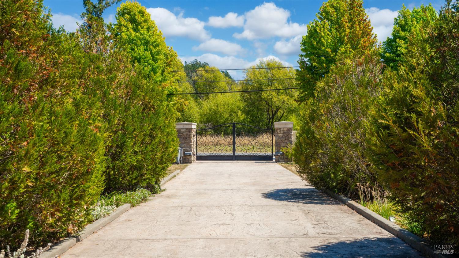 Detail Gallery Image 5 of 93 For 1455 Valley Ford Freestone Rd, Bodega,  CA 94922 - 4 Beds | 3/1 Baths